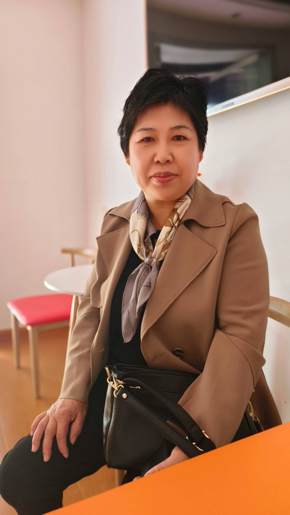 夹女士